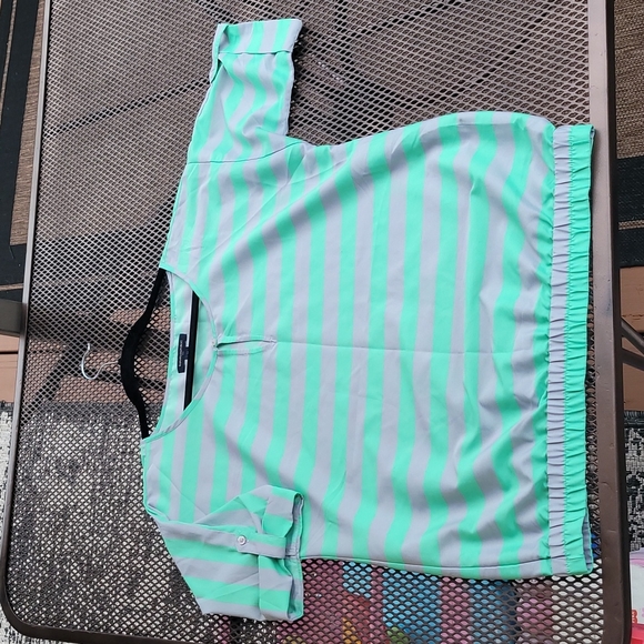 Banana Republic roll tab sleeve blouse - Picture 3 of 6